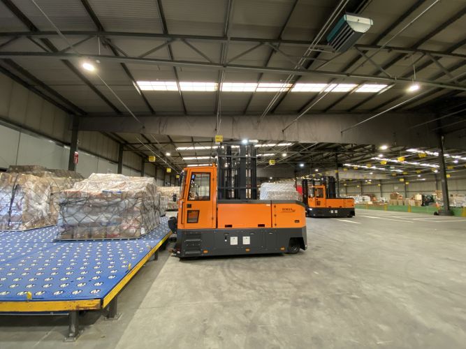 Air cargo handling - airport equipment swivel caster deck