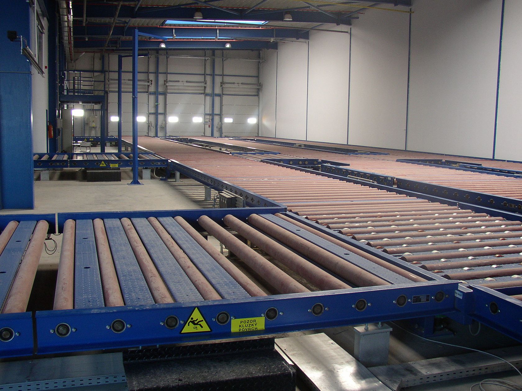 Rollendeck von DIMOS zum Transport von ULDs am Flughafen