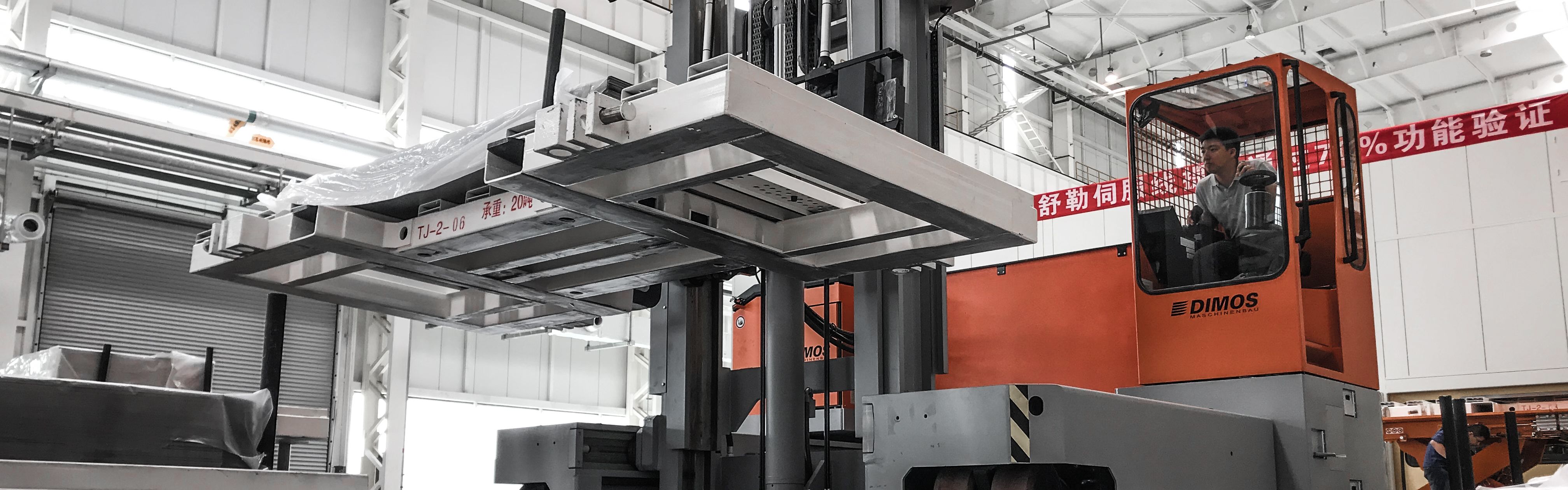 Schwerlasttransport mit dem Elektro-Mehrwege-Seitenstapler DMS von DIMOS